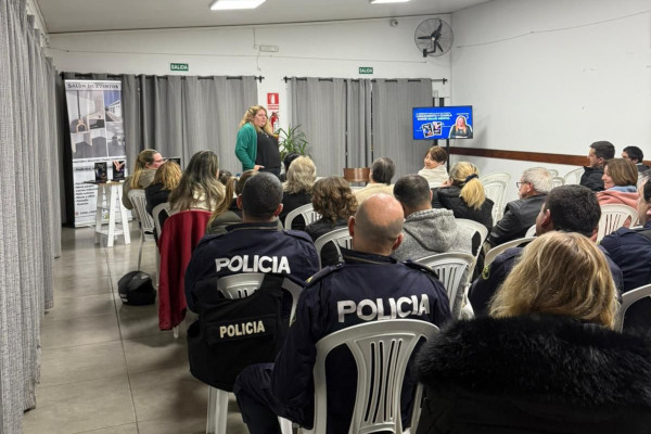 Charla sobre salud mental en melo