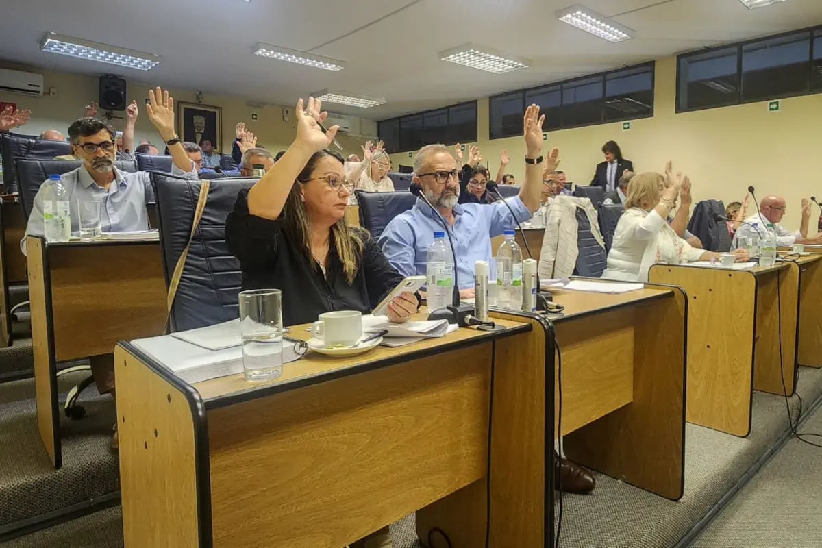 debate sobre ADEOM en junta departamental