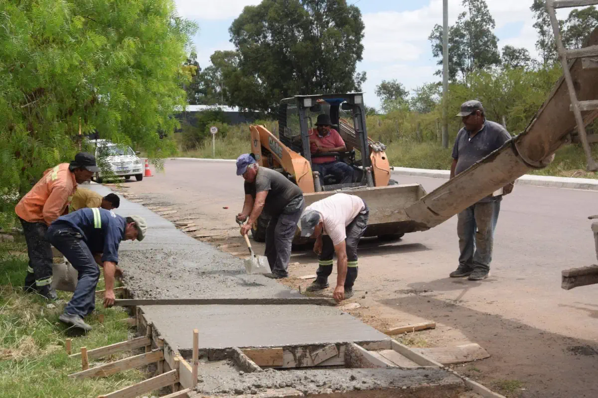 Intendencia avanza con múltiples frentes de trabajo en barrios de Melo