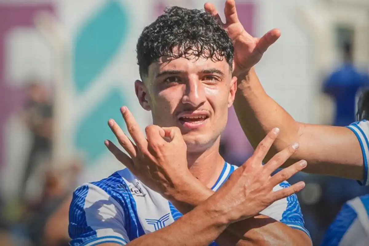 Foto: Axel Pandiani, jugador de Cerro Largo. X - @LigaAUF