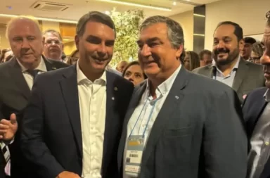 Foto: El Senador Sergio Botana en Brasilia, participando como expositor en la Marcha en Defensa de los Municipios, con el candidato a Presidente @flaviobolsonaro .