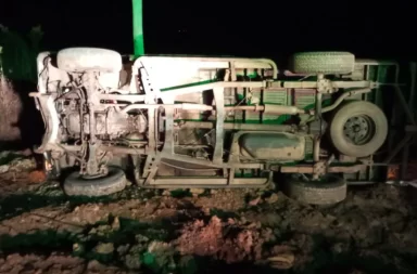 vuelco de camioneta en Ruta 8