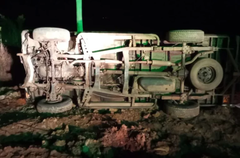 vuelco de camioneta en Ruta 8