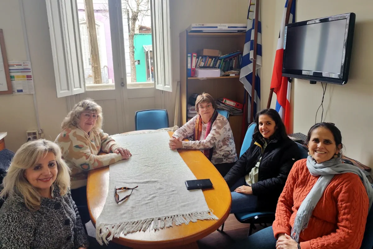 Integrantes de la Mesa Ejecutiva de Coordinadora de Psicólogos del Uruguay, Lic. en Psic. Carolina Moll, Secretaria general; Lic. en Psic. Javiera Andrade, Secretaria de finanzas; Lic en Psic. Judith Lemos, Secretaria de Asuntos sociales y convenios, acompañadas por la Lic en Psic. María Gracia Mungay, Referente de la Agrupación de Psicólogos de Cerro Largo, filial de Coordinadora de Psicólogos del Uruguay.