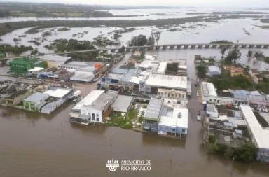 El gimnasio de UTU recibe a familias desplazadas por la creciente en Río Branco. (Foto: Municipio de Río Branco)