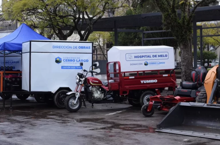 Hospital de Melo recibió un triciclo
