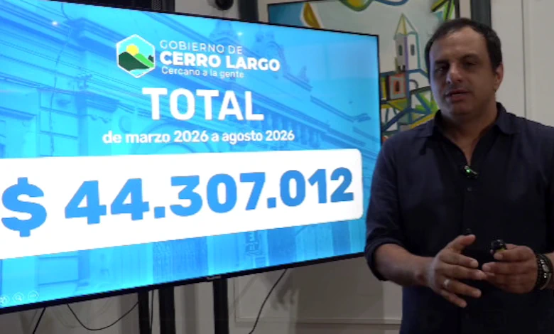 Christian Morel durante la reunión mantenida con representantes de ADEOM, donde presentó las cifras de pagos realizados a funcionarios municipales (Foto Gobierno de Cerro Largo)