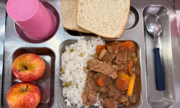 El equipo del área de Alimentación sostiene diariamente el funcionamiento de los comedores municipales de Melo.