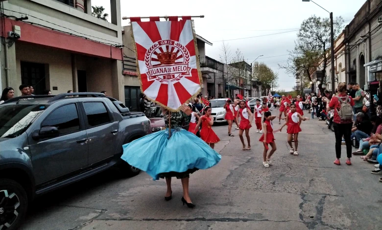 Las escuelas de samba participaron del ensayo general en calle Justino Muniz y avanzan en la preparación del Carnaval 2027.