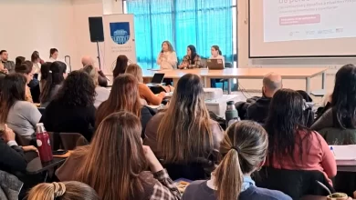 Leticia Benedet, adjunta a la Dirección de Inmujeres, durante la jornada regional desarrollada en la Casa de la Universidad de Melo.