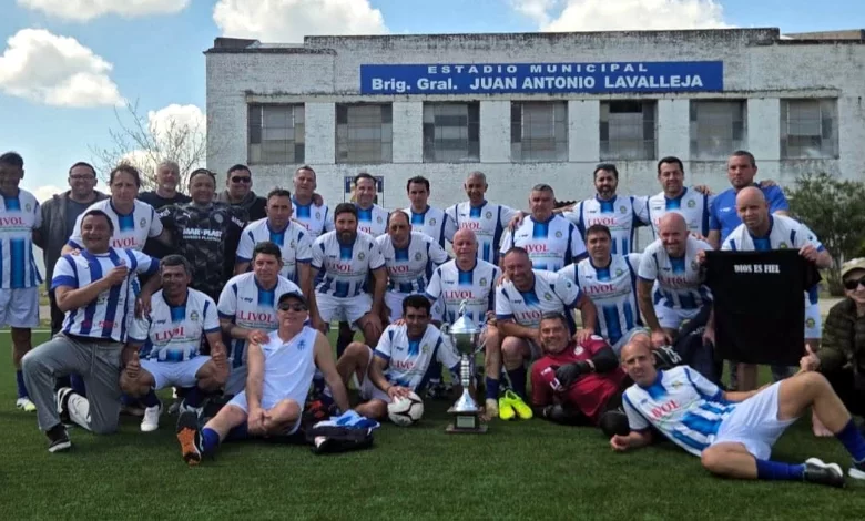 Cerro Largo celebró en Minas su clasificación a la final del Este del Campeonato Máster +45 (Foto: @mastercl2026)