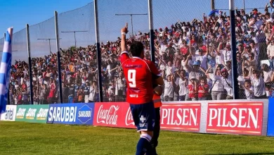 Maxi Gómez celebrando su gol con Nacional para sentenciar el 2-0 contra Cerro Largo. (Foto: Estefanía Leal)