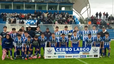 El plantel de la selección Sub 14 de Cerro Largo que comenzó con una victoria su serie ante Maldonado por la Copa OFI (Foto Nicolás Curbelo)