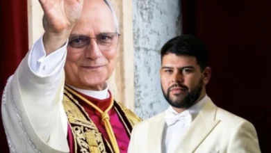 El tenor melense Diego Coronel se prepara para interpretar Salve Regina ante el papa León XIV durante la vigilia en el Estadio Centenario.
