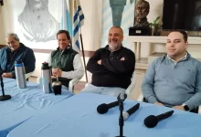 Maximiliano Abraham anunció la decisión de la bancada nacionalista junto al presidente de la Junta Departamental, Alejandro López, y al titular de la Comisión de Hacienda, Álvaro Segredo.