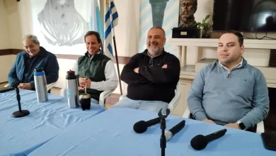 Maximiliano Abraham anunció la decisión de la bancada nacionalista junto al presidente de la Junta Departamental, Alejandro López, y al titular de la Comisión de Hacienda, Álvaro Segredo.