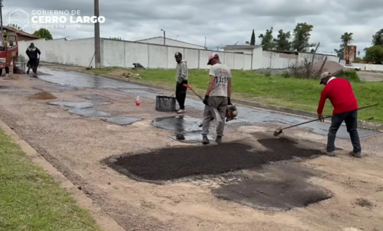 Las cuadrillas del Plan Cero Pozo trabajan en avenida de las Américas y José Enrique Rodó, con próximas intervenciones previstas en la zona norte de Melo (Foto Gobierno de Cerro Largo)