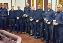 Los comisarios mayores Henry González, Víctor Sosa, Humberto Larrosa y José Videla fueron reconocidos tras sus recientes ascensos. (Foto Jefatura de Policía de Cerro Largo)