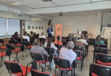 El BPS comenzó en Melo la distribución gratuita del Collar de Girasoles, destinado a promover la comprensión de las discapacidades no visibles. (Foto: BPS)