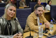 La edila Tania González solicitó el respaldo de la Junta Departamental para que el Liceo N.º 5 de Melo sea designado oficialmente con el nombre de Amalia de la Vega.