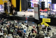 Fernando Pereira continuará al frente del Frente Amplio tras ser reelecto por unanimidad en el Congreso.