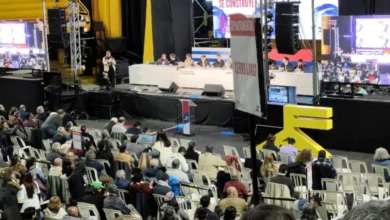 Fernando Pereira continuará al frente del Frente Amplio tras ser reelecto por unanimidad en el Congreso.
