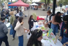 Estudiantes y docentes de distintos liceos de Cerro Largo compartieron sus proyectos y actividades en Plaza Independencia de Melo.