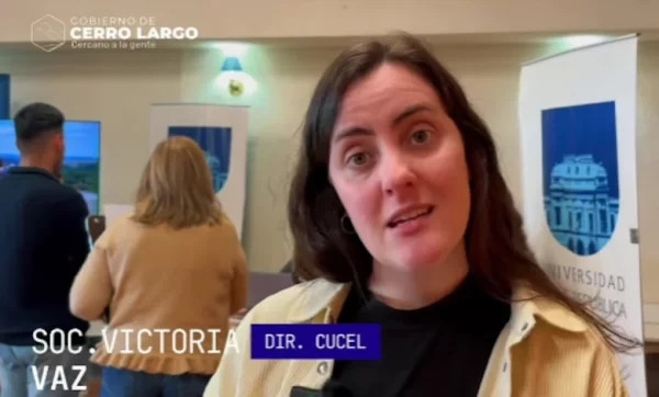 La directora de CUCEL, Victoria Vaz, durante la jornada de Puertas Abiertas realizada para presentar la oferta educativa de la sede universitaria en Melo.