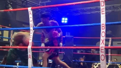 Píriz, representante de la Academia de Boxeo de Barrio Soñora, celebra su triunfo por nocaut en Melo (Foto Academia Barrio Sóñora)