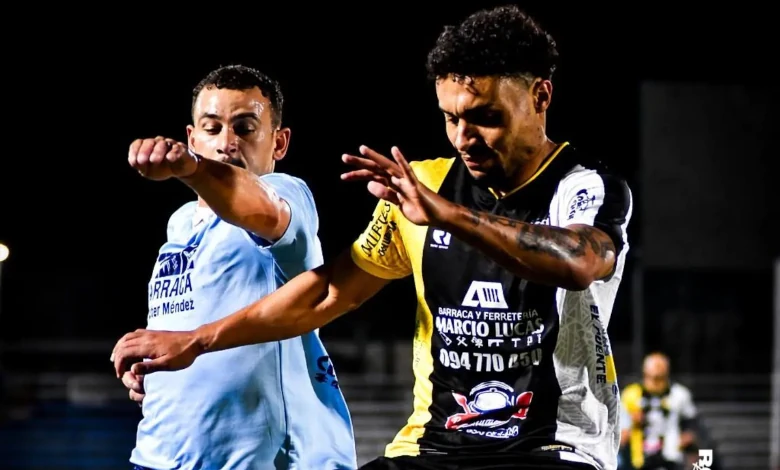 Nacional derrotó a Melo Wanderers por la mínima diferencia en el Estadio Ubilla y quedó en lo más alto del Clausura (Foto RCFotos)