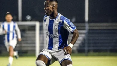 Andrés Córdoba celebra el gol agónico que le permitió a Cerro Largo sumar un punto ante Cerro (Foto CLFC)