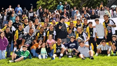 Melo Wanderers celebró el título del Apertura tras empatar ante Artigas. (Foto: RcFotos.uy)