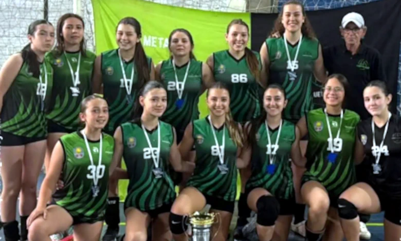 Etiquetitas Negras se consagraron campeonas de la Liga de Voleibol de Cerro Largo. Foto: Secretaría Deportes ICL
